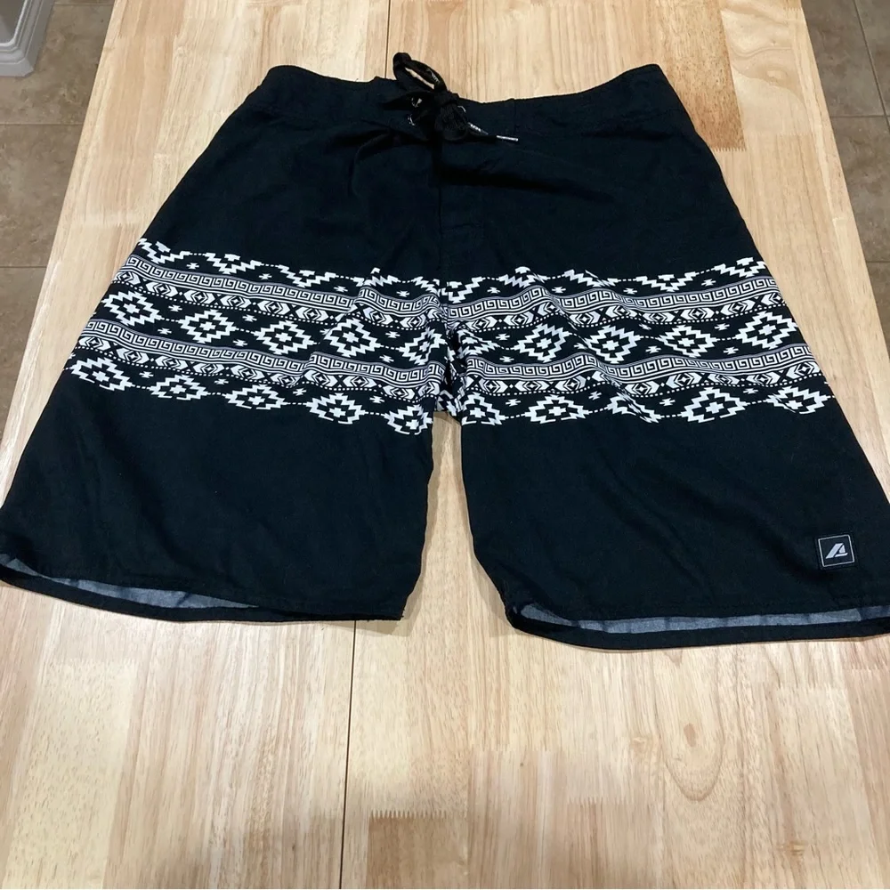 Alira Men’s Aztec Patterned Black and White Board Shorts Size 34